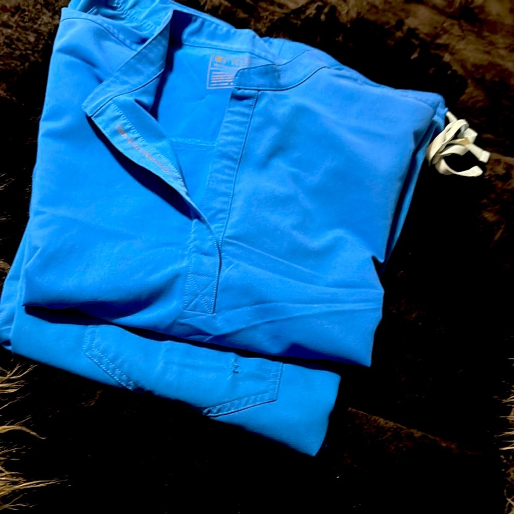 Fig, scrubs, extra large top extra large petite bottoms